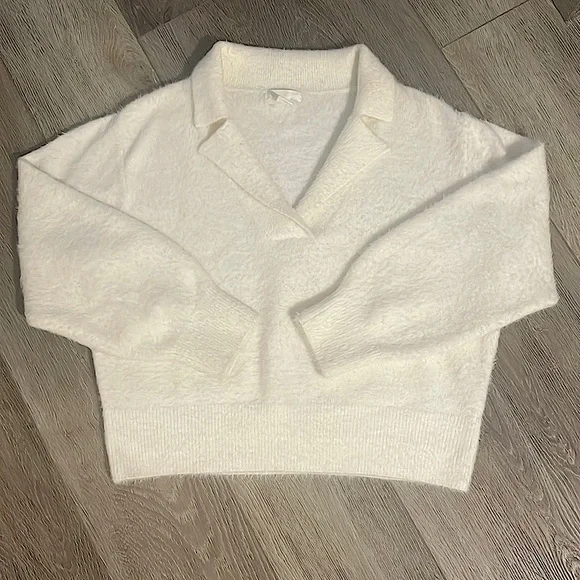 H&M Collared Fuzzy Sweater - Picture 2 of 6